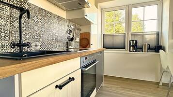 Fridge, oven, stovetop, dishwasher