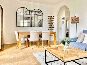 Interior - Panoramic Sea / City View 2 bedroom apartment (Nice)