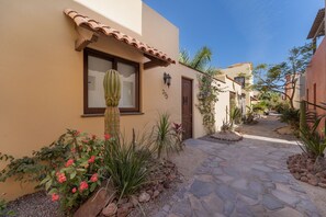 Exterior detail - Home with stunning ocean view and breathtaking sights of the Sierra La Giganta. (Loreto)