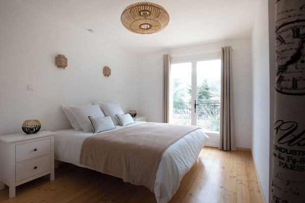 3 soverom, strykejern/-brett, wi-fi og sengetøy