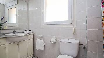 House, 4 Bedrooms, Terrace | Bathroom