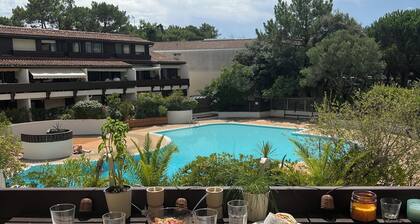 APPARTEMENT A LOUER A LA FORESTIERE, PISCINE PARTAGEE, AU COEUR DU CAP FERRET