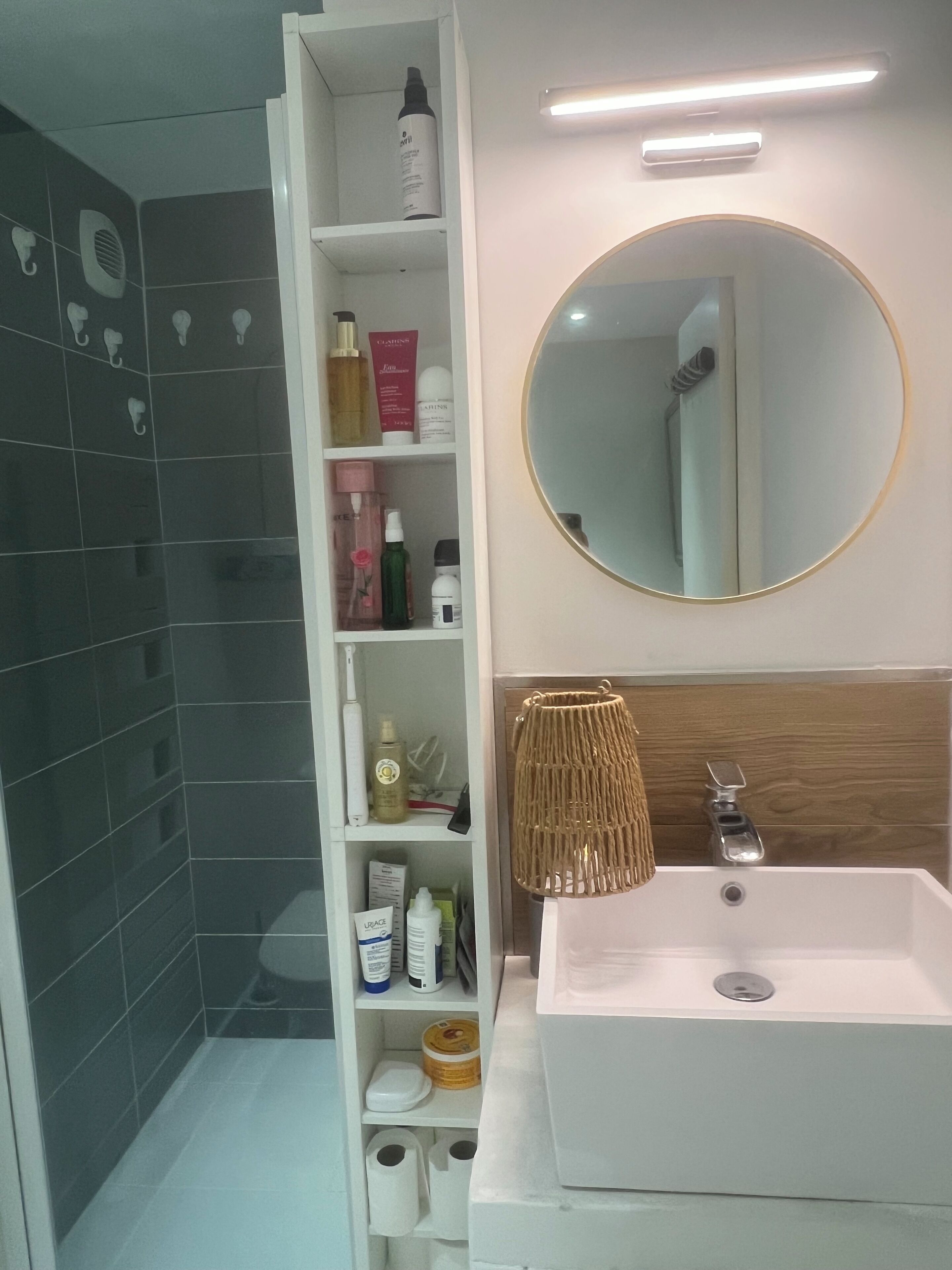 Douche, sèche-cheveux