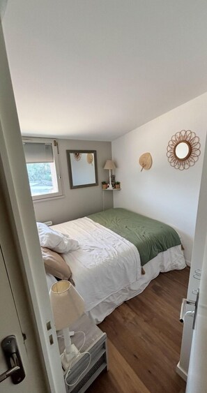 2 bedrooms, iron/ironing board, WiFi