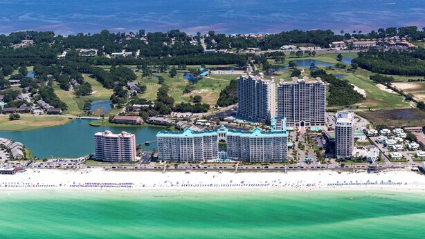 Beach nearby - Sleeps 8 w/ Resort Pools, Tennis, Golf & Beach Access + Attraction Tickets! (Miramar Beach)