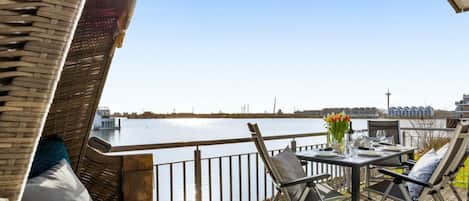 House | Outdoor dining