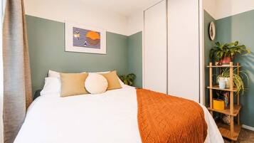 2 bedrooms, iron/ironing board, WiFi, bed sheets