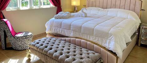 10 makuuhuonetta, Wi-Fi, vuodevaatteet