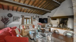 Télévision, cheminée