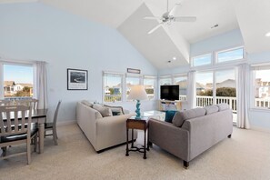 Smart TV - The Salty Dog: Shared Pool and Tennis | Pets OK (Corolla)