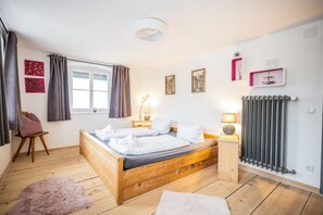 5 bedrooms, travel crib, free WiFi, bed sheets