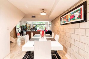 Dining - Piano House Waterfront Retreat – 2BR Getaway (Fort Lauderdale)