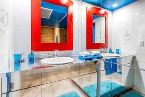 Shower, hair dryer, towels