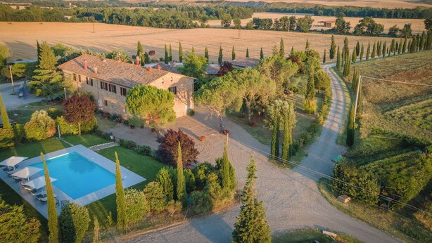 A villa with a swimming pool, surrounded by a well-maintained garden and a vineyard. - Lovely holiday home in Val d’Orcia, with pool and large garden, near Pienza (Pienza)