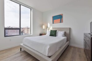 2 bedrooms, desk, iron/ironing board, WiFi