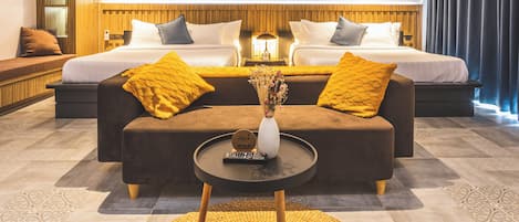 Chambre Deluxe avec lits jumeaux, 2 grands lits, vue montagne | Bureau, draps fournis