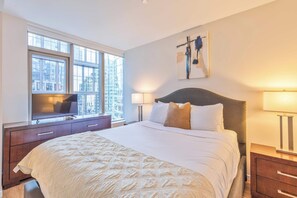 1 bedroom, desk, iron/ironing board, WiFi