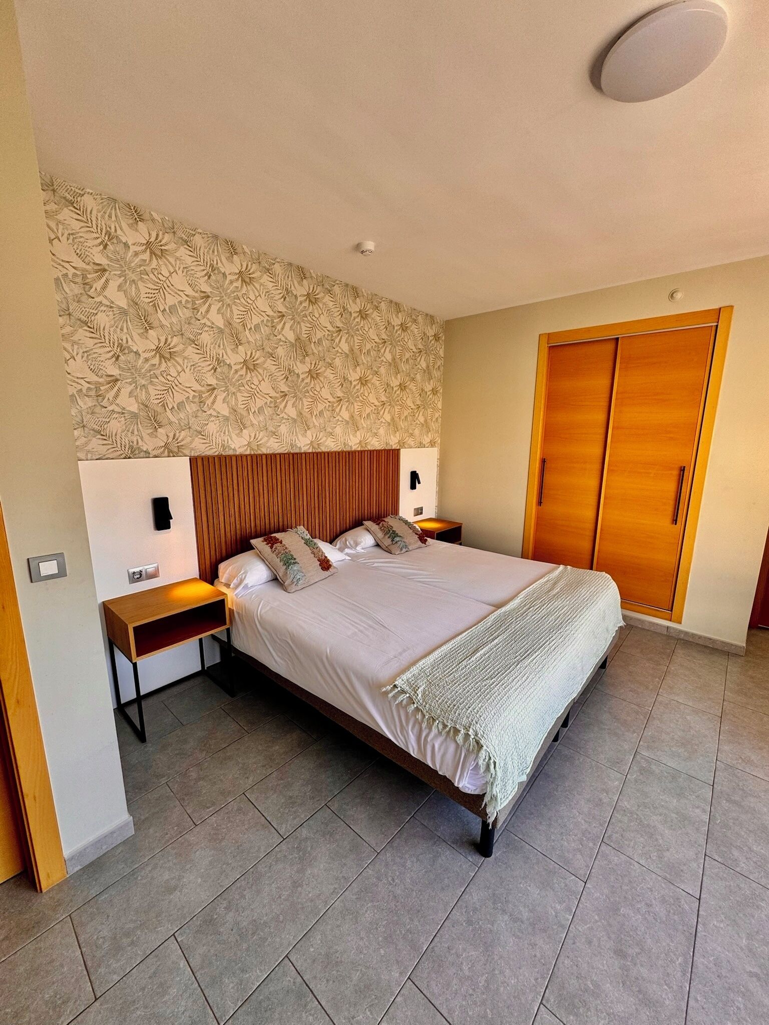 ملاءات من القطن المصري وأغطية فراش متميزة وألحفة محشوة بالريش