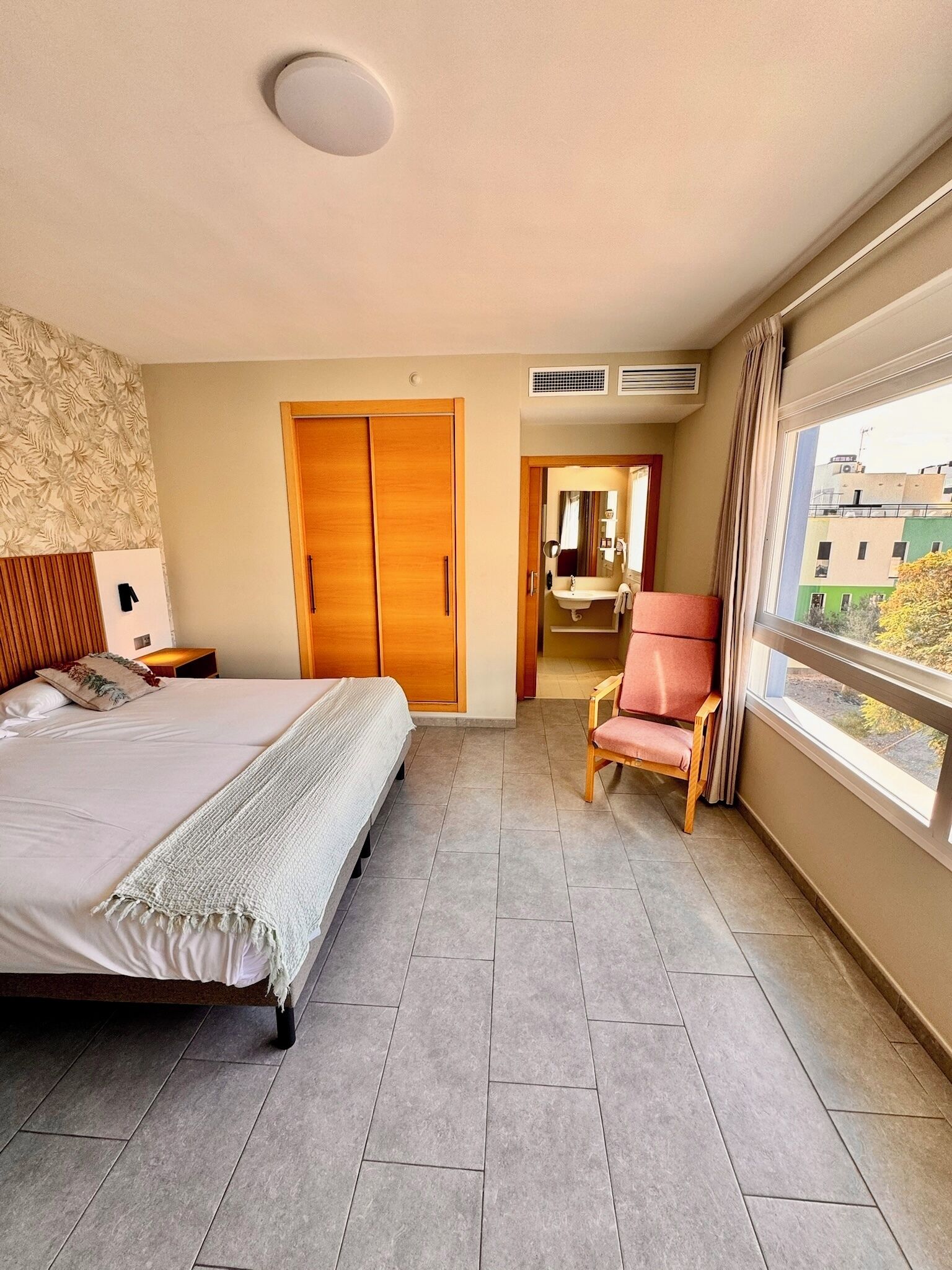 ملاءات من القطن المصري وأغطية فراش متميزة وألحفة محشوة بالريش