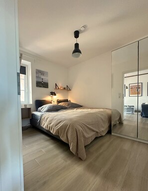 1 bedroom, travel cot, WiFi, bed sheets