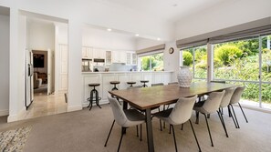 Dining - Pelican Views by Property Mums (Mount Eliza)