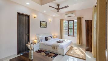 Luxury Villa, 5 Bedrooms, Balcony, Garden View | 5 bedrooms, iron/ironing board, free WiFi, bed sheets