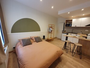 1 bedroom, WiFi, bed sheets - Charming studio in Lisle / Tarn - Modern comfort in the heart of the medieval town (Lisle-sur-Tarn)