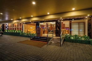 Façade de l’hébergement - soirée/nuit