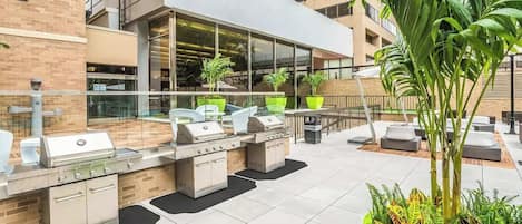 تناول الطعام بالخارج