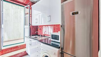 Perhehuoneisto, 2 makuuhuonetta, tupakointi kielletty | Yksityinen keittiö | Vedenkeitin, leivÀnpaahdin