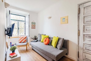 Appartamento familiare, 2 camere da letto, non fumatori | Area soggiorno | TV 32 pollici con canali via cavo