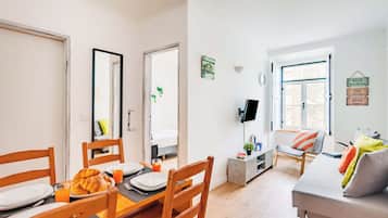 Perhehuoneisto, 2 makuuhuonetta, tupakointi kielletty | Oleskelualue | 32âtuumainen televisio, jossa kaapelikanavat