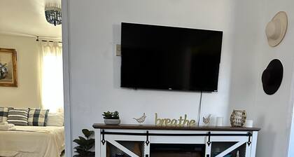 Blueberry Farm Views & Vineyards Nearby