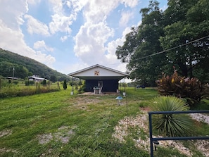 Property grounds - Blueberry Farm Views & Vineyards Nearby (Jonesville)