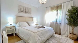 3 Schlafzimmer, Schreibtisch, Bügeleisen/Bügelbrett, WLAN