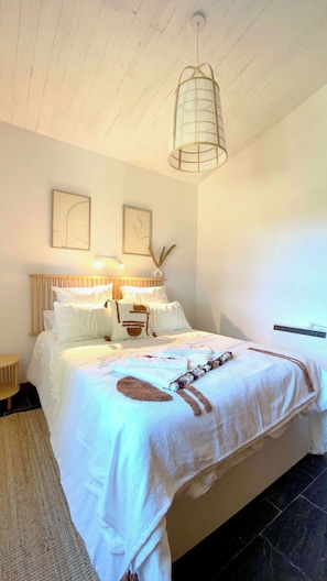 3 bedrooms, desk, iron/ironing board, WiFi