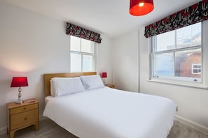 2 bedrooms, iron/ironing board, WiFi, bed sheets - Host & Stay | Beachside Gallery (Weymouth)