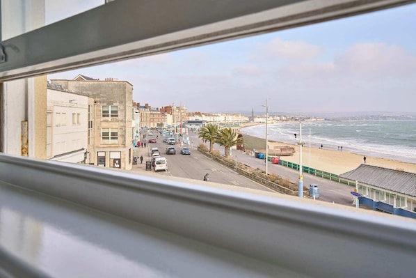 Interior - Host & Stay | Beachside Gallery (Weymouth)