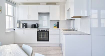 Host & Stay | Beachside Gallery