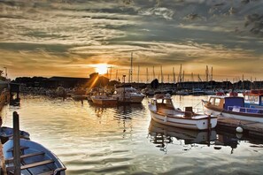 Marina - Host & Stay | Beachside Gallery (Weymouth)