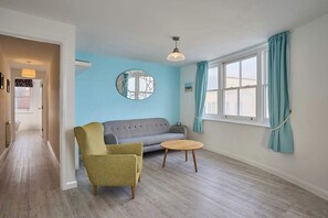 Televisión y oficina 