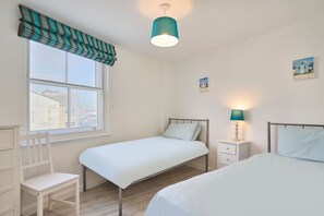 2 bedrooms, iron/ironing board, WiFi, bed sheets - Host & Stay | Beachside Gallery (Weymouth)