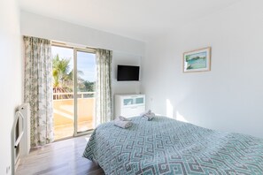 2 slaapkamers, een strijkplank/strijkijzer, gratis wifi, beddengoed