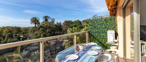 屋外ダイニングエリア