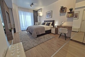 1 bedroom, in-room safe, desk, iron/ironing board