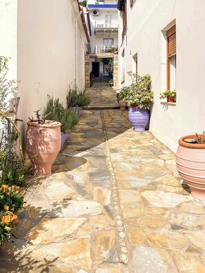 Exterior detail - Dinas Apartment - Alonnisos Summer Haven (Patitiri)