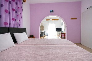 1 habitación, tabla de planchar con plancha, cuna de viaje y wifi 
