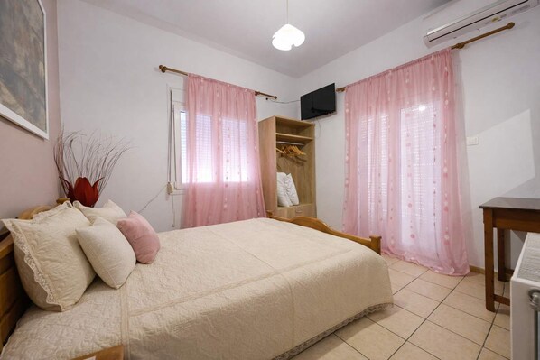 1 habitación, tabla de planchar con plancha y wifi 