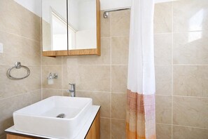 Dusche, Haartrockner, Shampoo