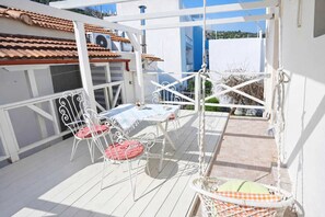 Unclassified image, 4 of 15, button